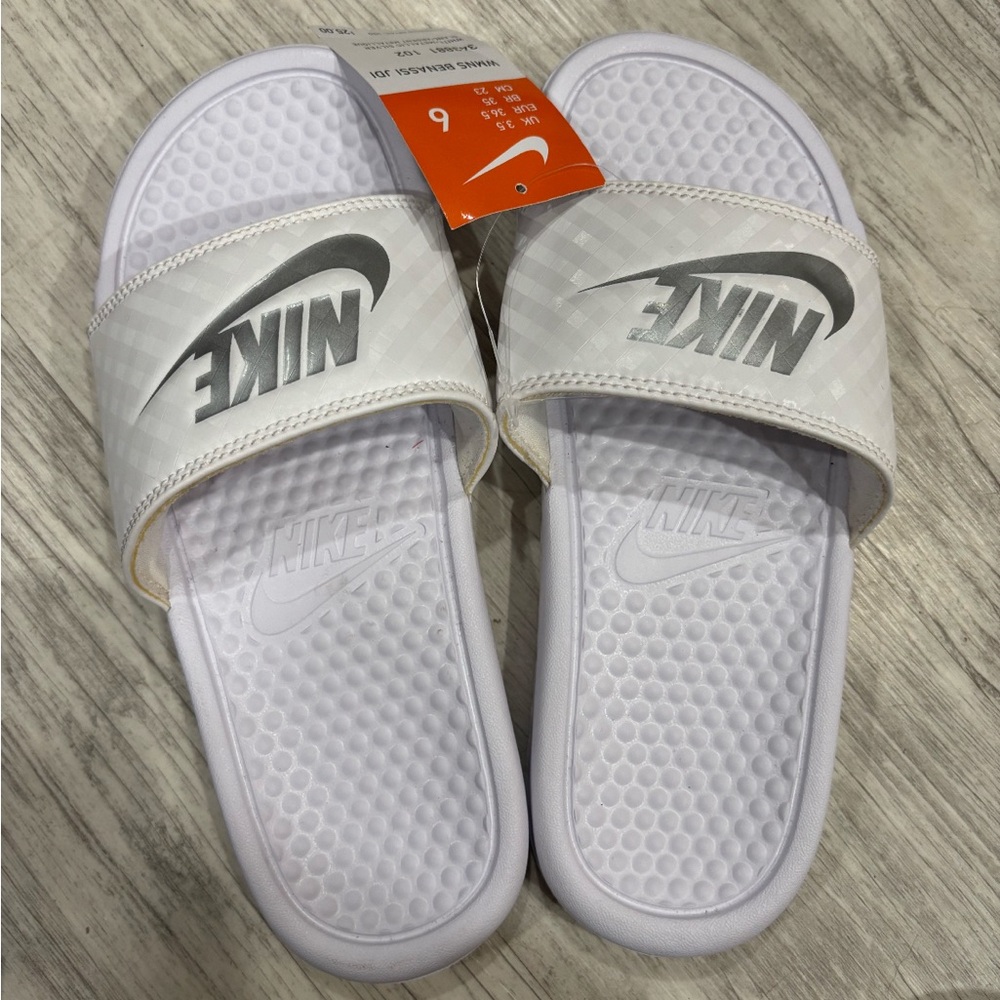 Nike Slides Size 6 Womens
